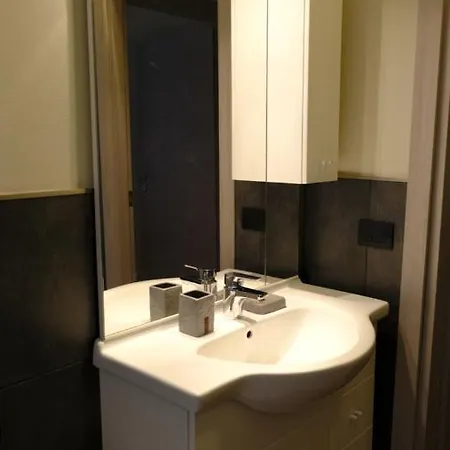 Fiorello's House 02309-loc-04779 *